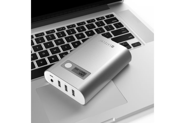 Satechi Powerbank SX10 mit 10'000mAh - Portabler Schnellade-Akku aus Alu mit 10'000mAh für Smartphones & Tablets mit 3x USB Ports (2x 1A, 1x 2.4A), digitaler Akkuanzeige und integrierter Tasc